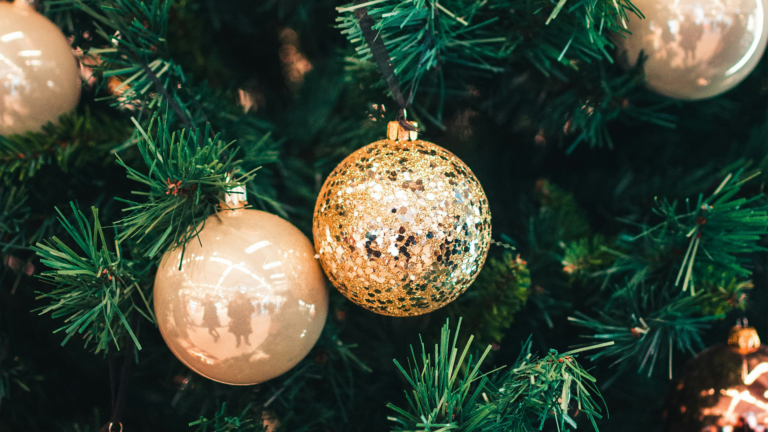 When Do Americans Decorate for Christmas? See the stats.